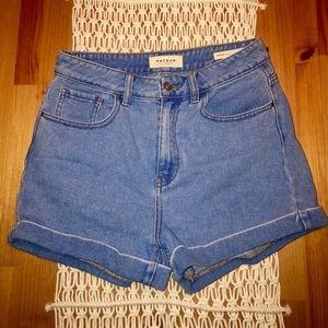Mom high rise jeans, good condition, size 27